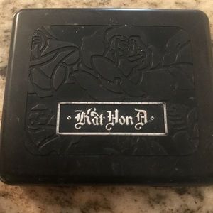 Kat Von D Por Vida blush